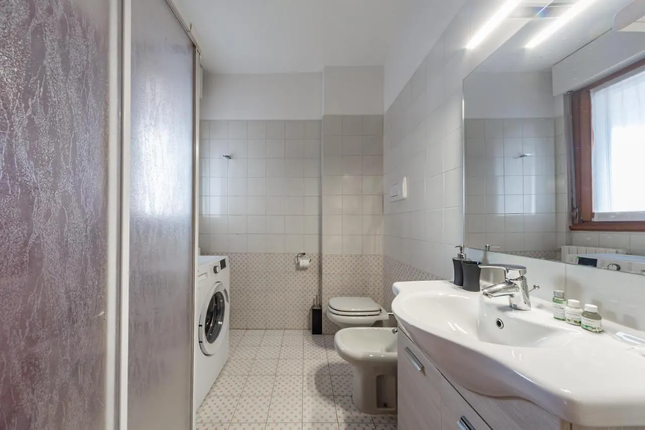Cozy Apt - Private Parking & Terrace Apartment Milan