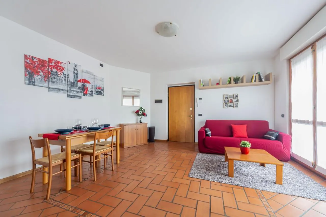 Cozy Apt - Private Parking & Terrace Apartment Milan