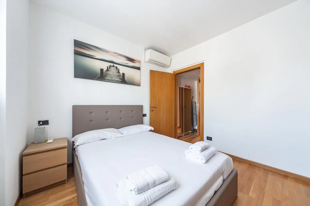 Cozy Apt - Private Parking & Terrace Apartment Milan Italy