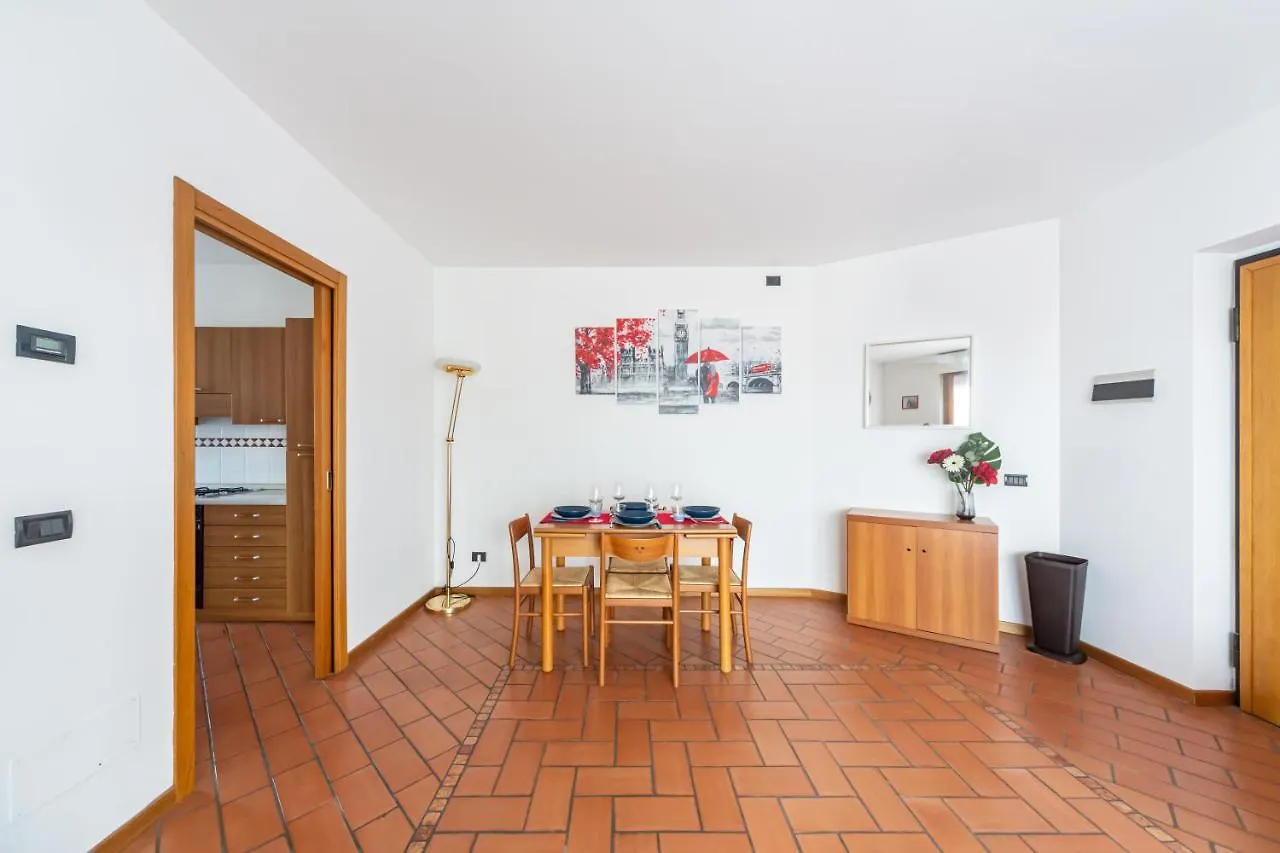 Cozy Apt - Private Parking & Terrace Apartment Milan