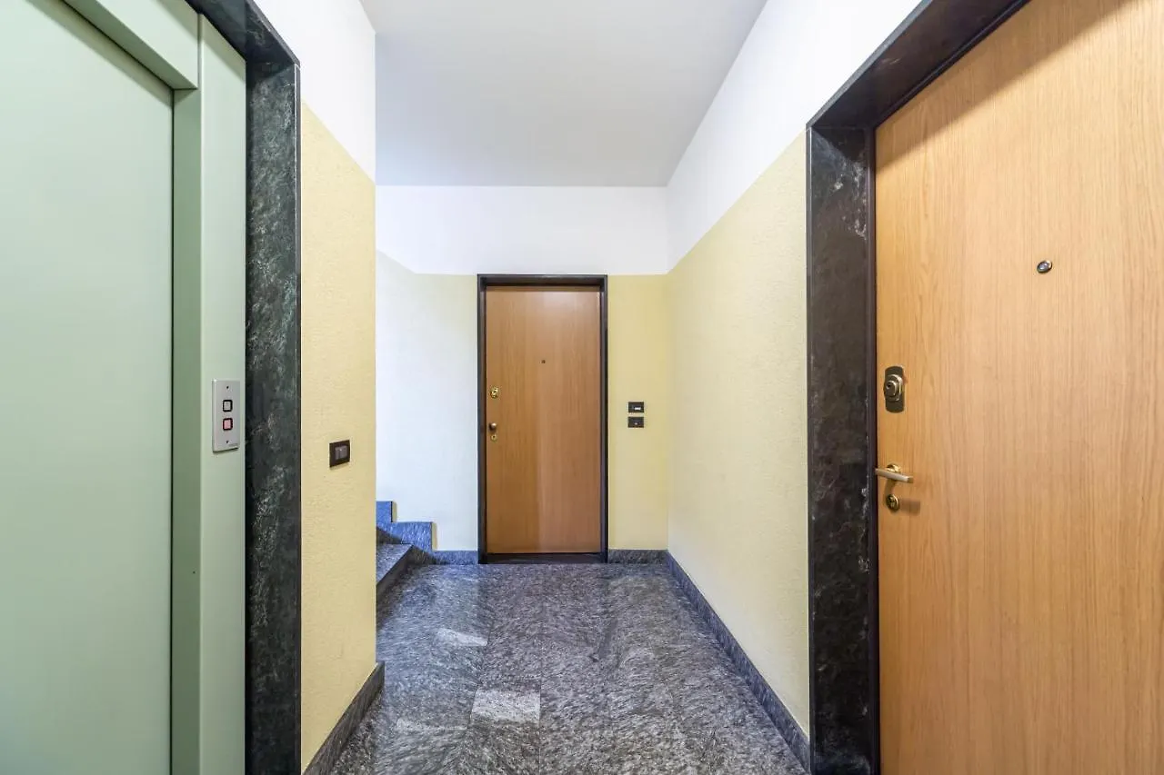 Cozy Apt - Private Parking & Terrace Apartment Milan