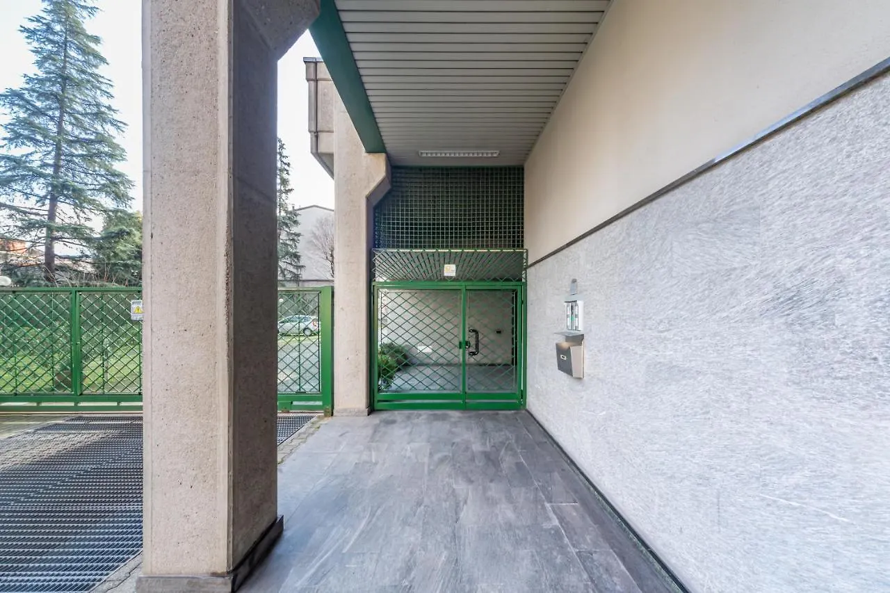 Cozy Apt - Private Parking & Terrace Apartment Milan 0*,  Italy