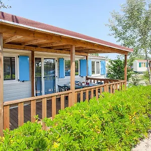 Mobile In The With A Shared Pool Casa vacanze Rosolina Mare